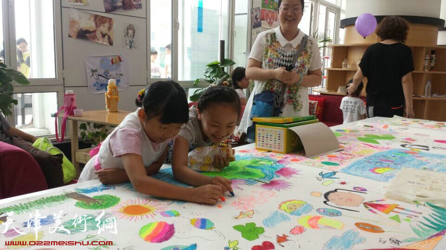 “中国梦”第三届滨海新区少儿美术大赛5月31日启动。图为参赛小朋友。