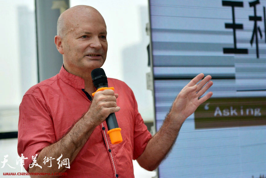 北京红门画廊总经理华莱士·布朗先生致辞。