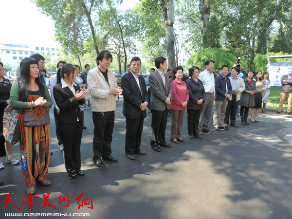 图为实践基地揭牌仪式现场