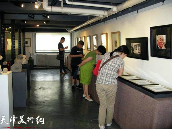 “国际著名石版大师加索维奇版画藏书票原作展”现场。