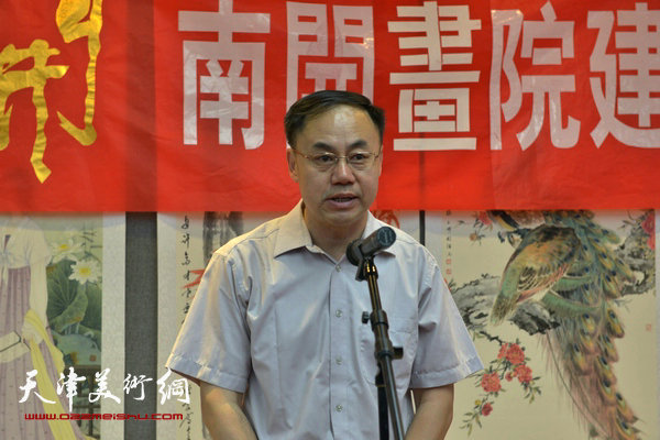 书画家代表李新禹致辞。