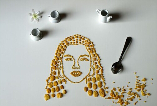 美艺术家用玉米片拼出生动肖像画