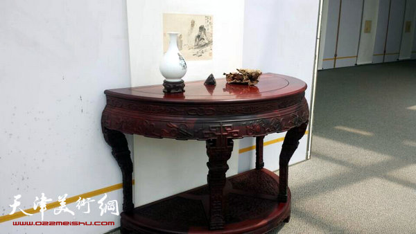隋牟作品展6月24日在滨海新区开幕,图为展览现场。