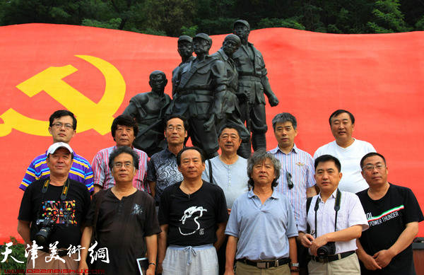天津艺术家齐聚狼牙山油画写生活动举行,图为雕塑家刘建强,油画家吴恩海、李东升、郑爱民、王文元、梁欣庭、陈杰,国画家刘向东、穆利、房国文、孟雷,书法家刘维素等