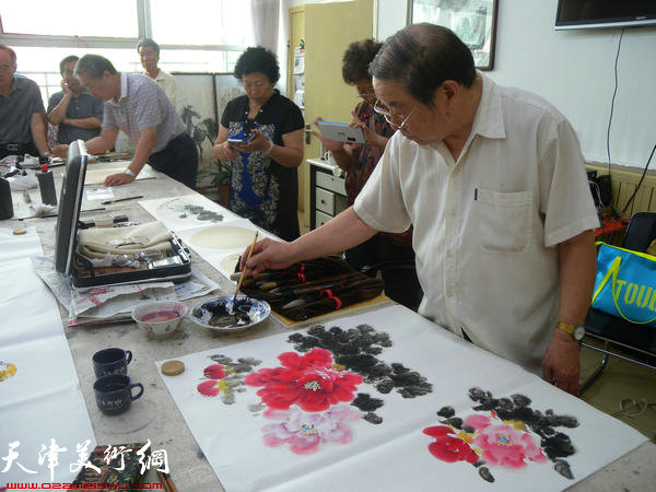 花鸟画家皇甫秉钧现场作画