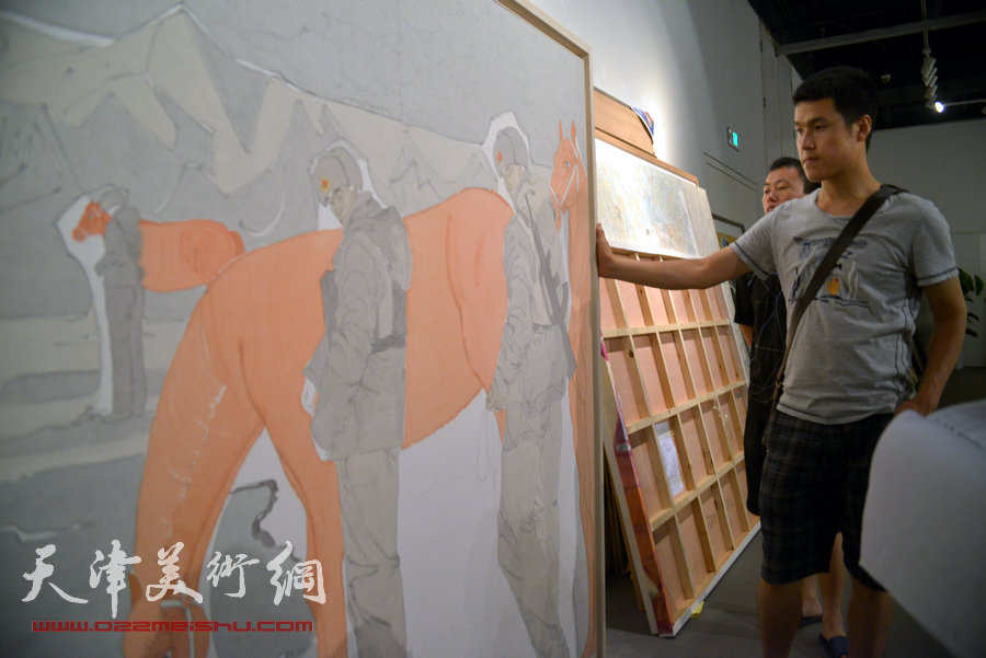 第十二届全国美展作品征选暨天津市美术作品展征稿踊跃，图为现场。