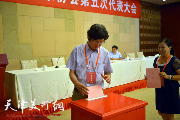 选举产生新一届理事会和主席团。图为王春涛。