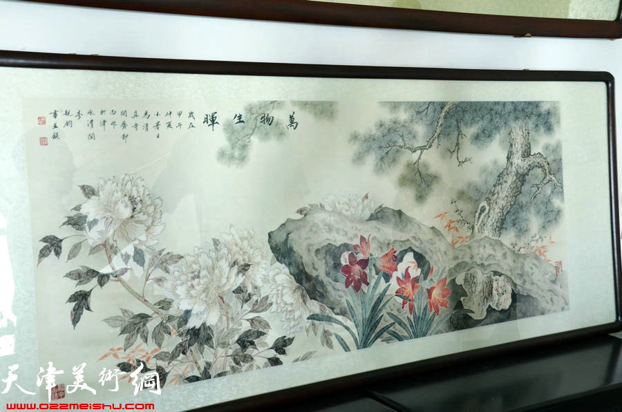 图为李锐钧国画作品《万物生晖》