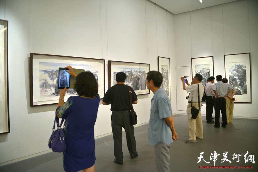 庆“八一” 军旅书画家作品展在天津美术馆开展