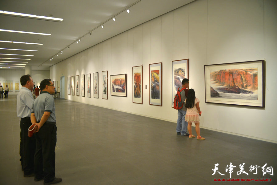 庆“八一” 军旅书画家作品展在天津美术馆开展