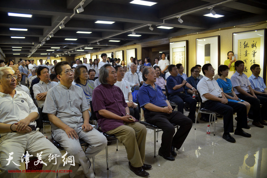 “画韵书香”天津人民美术出版社建社60周年职工书画作品展8月14日在天津人美艺术展厅开幕。