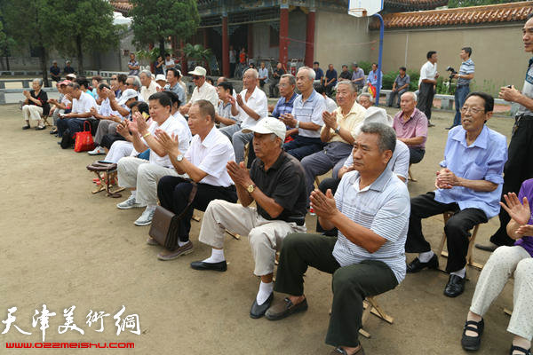 授牌仪式现场受到与会者欢迎