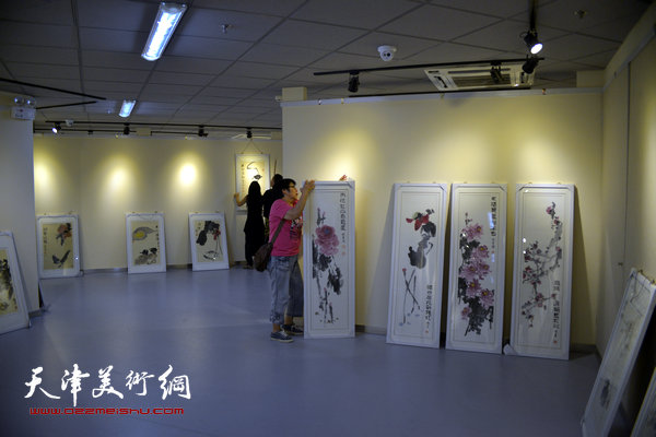 “法外求化——王俊生大写意画展”布展现场。