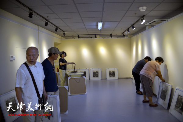 “法外求化——王俊生大写意画展”布展现场。