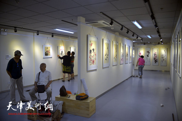 “法外求化——王俊生大写意画展”布展现场。