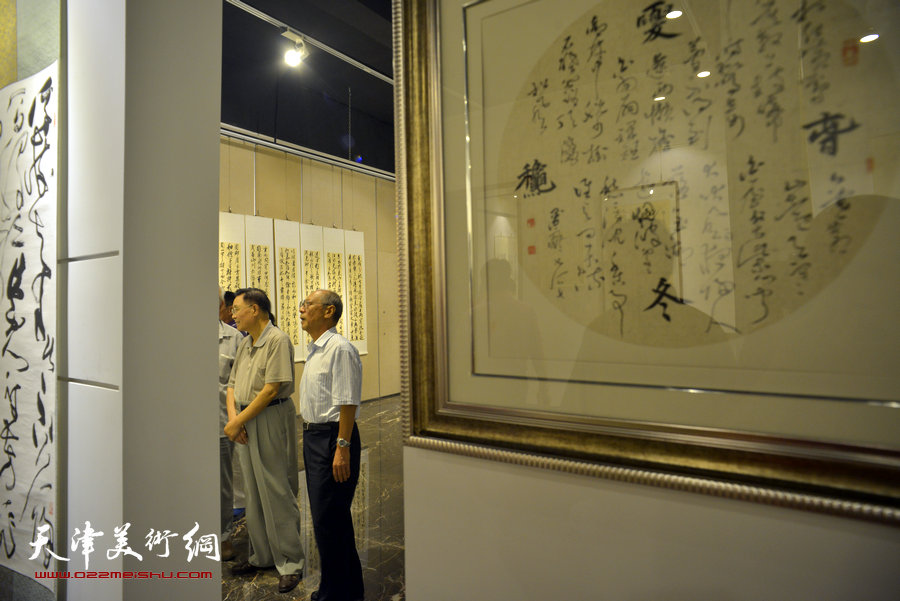 别有黛色—张福义、康国林、马孟杰三人书法展亮相天津日报美术馆，图为展览现场。