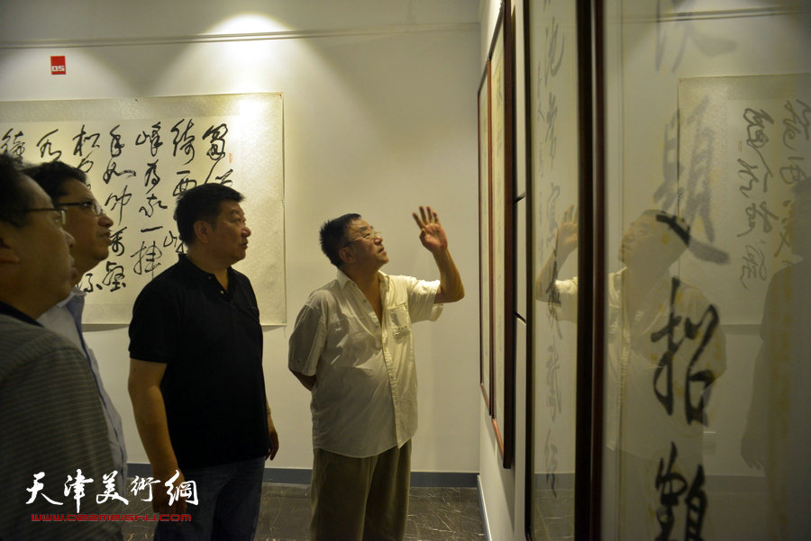 别有黛色—张福义、康国林、马孟杰三人书法展亮相天津日报美术馆，图为展览现场。