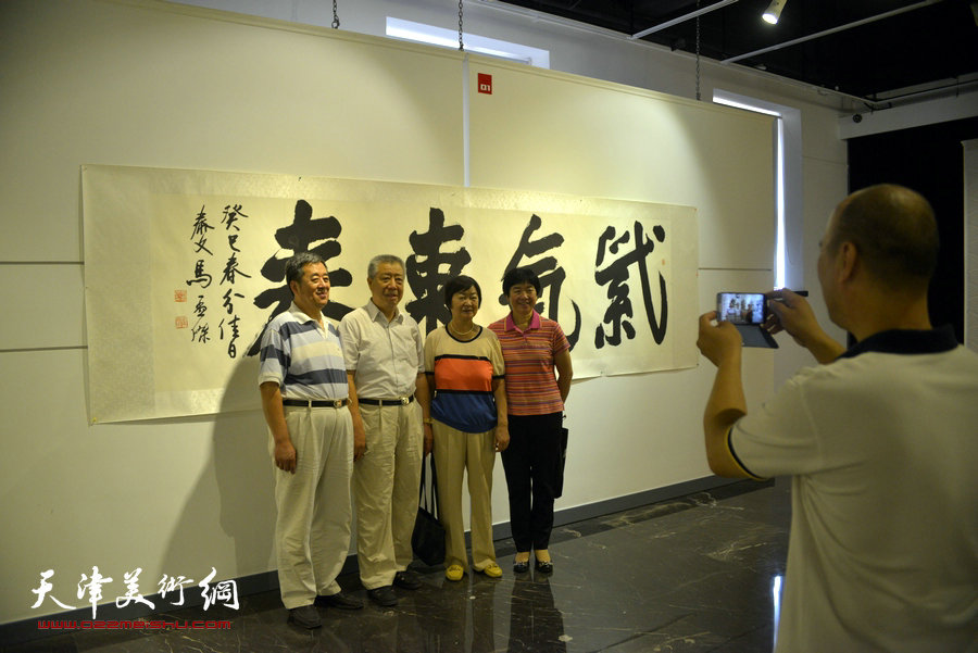 别有黛色—张福义、康国林、马孟杰三人书法展亮相天津日报美术馆，图为展览现场。