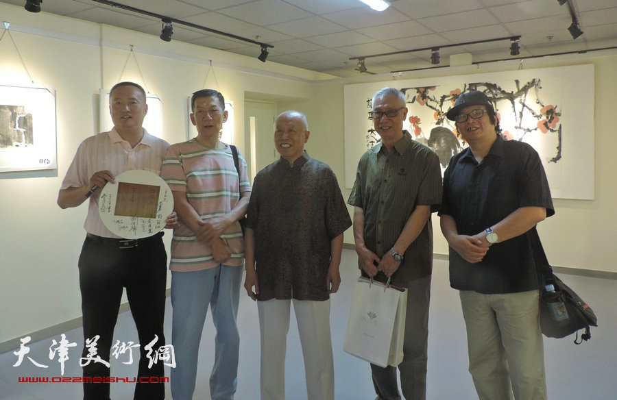 左起：王建军、邓开圯、王俊生、刘洪麟、赵士英。