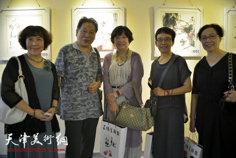 左起：史玉、霍然、孟昭丽、萧惠珠、崔艳萍。