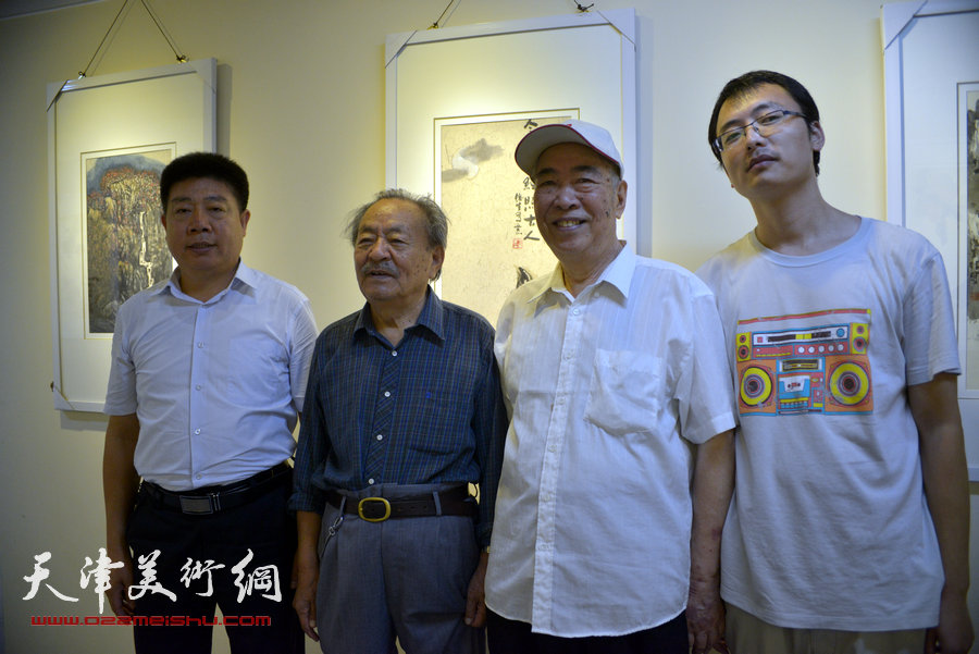 左起：张养峰、吴燃、邓家驹、杨颖。