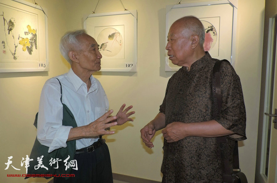 左起：毕开文、王俊生。