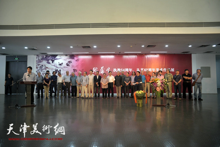 张蒲生执教54周年、从艺62周年美术作品展在天津美术学院美术展览馆盛大开幕，图为