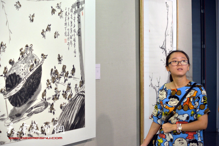 张蒲生执教54周年、从艺62周年美术作品展在天津美术学院美术展览馆盛大开幕，图为