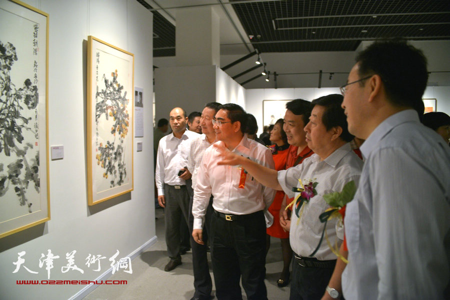 “中国梦·翰墨缘”五画院联展在天津博物馆展出，图为