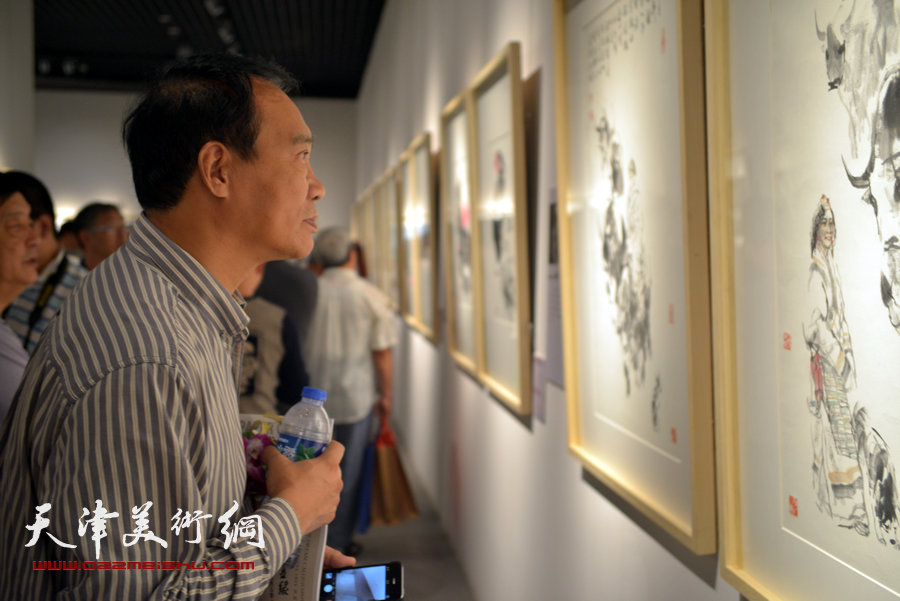 “中国梦·翰墨缘”五画院联展在天津博物馆展出，图为