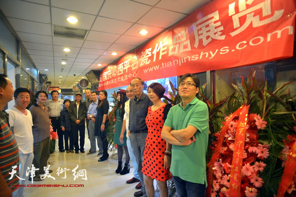 “邓希平名瓷轩开业暨名瓷作品展览”9月28日在鼓楼天街古玩茶艺广场举行。