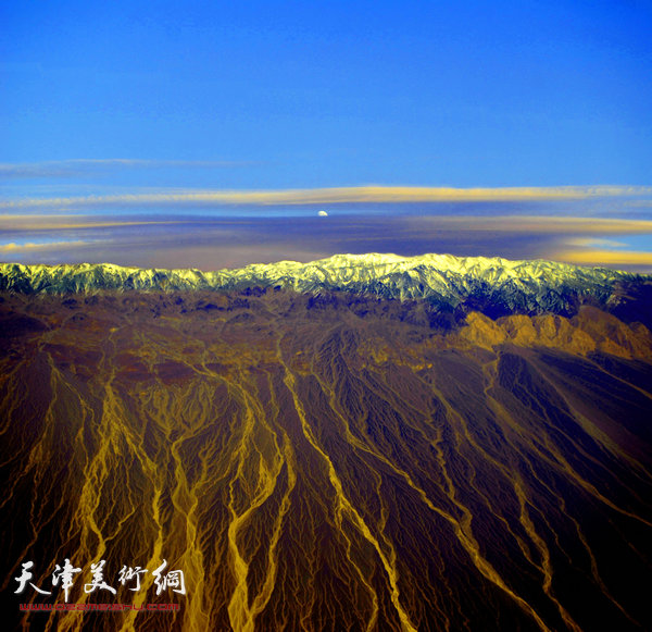 霍然摄影作品：明月出天山