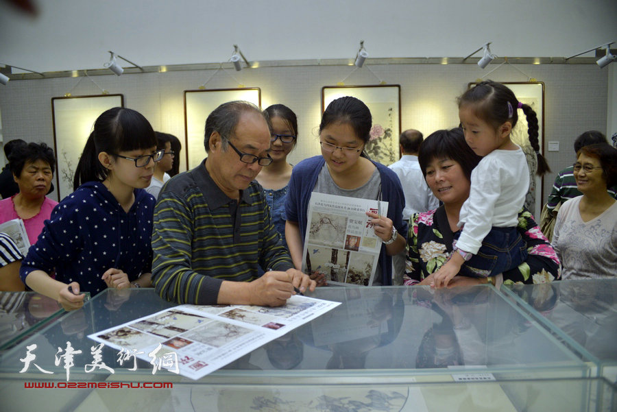 “贾、史、阮、郭”天津花鸟四家画展在天津图书馆举行，图为