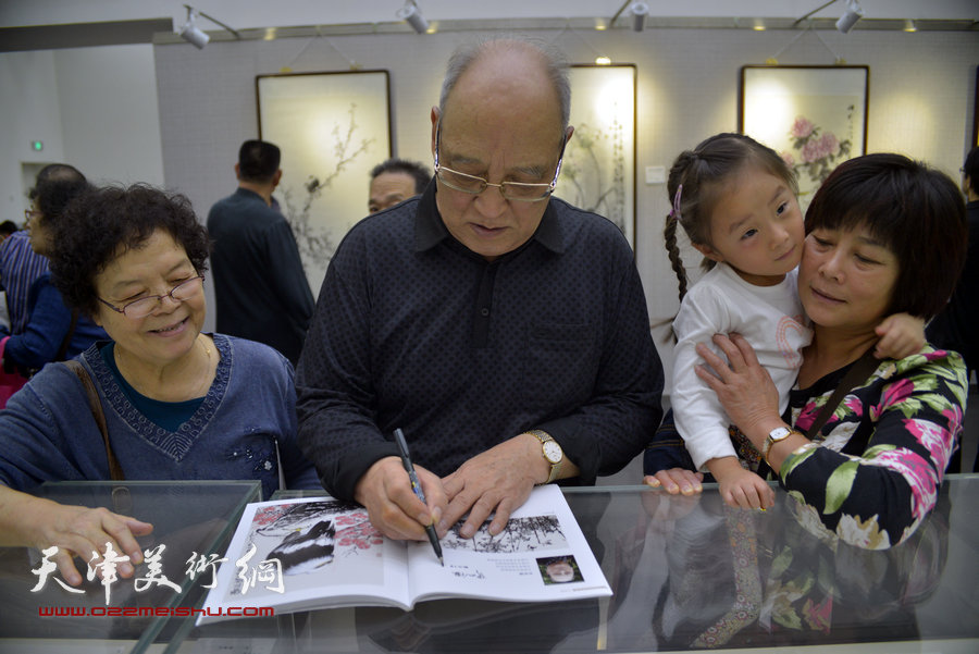 “贾、史、阮、郭”天津花鸟四家画展在天津图书馆举行，图为