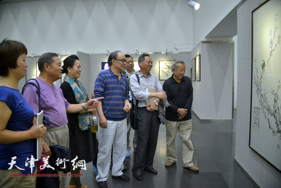 “贾、史、阮、郭”天津花鸟四家画展在天津图书馆举行，图为