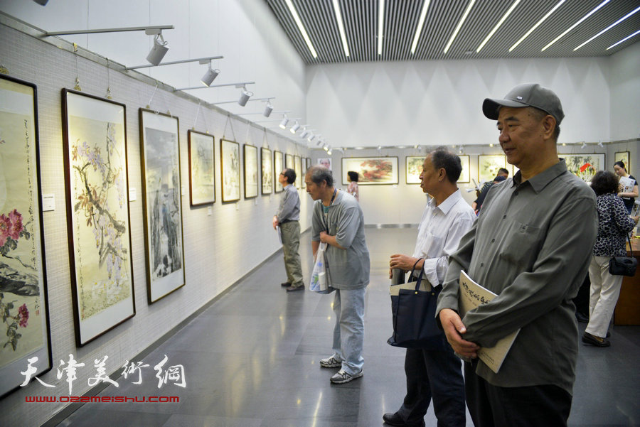 “贾、史、阮、郭”天津花鸟四家画展在天津图书馆举行，图为