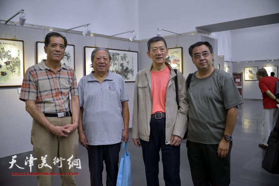 “贾、史、阮、郭”天津花鸟四家画展在天津图书馆举行，图为