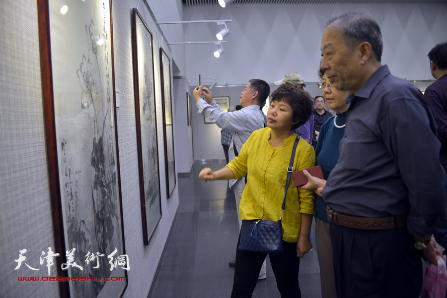 “贾、史、阮、郭”天津花鸟四家画展在天津图书馆举行，图为