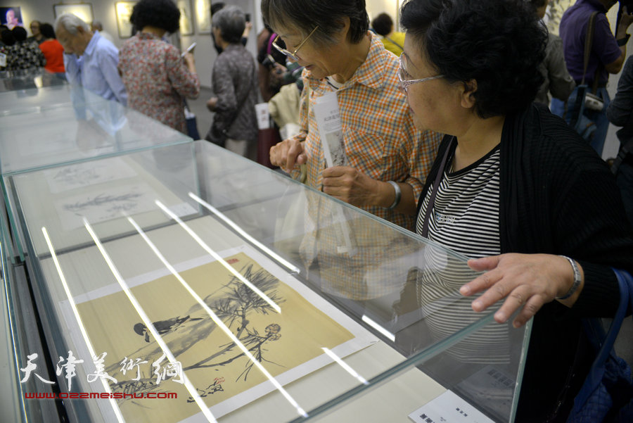 “贾、史、阮、郭”天津花鸟四家画展在天津图书馆举行，图为