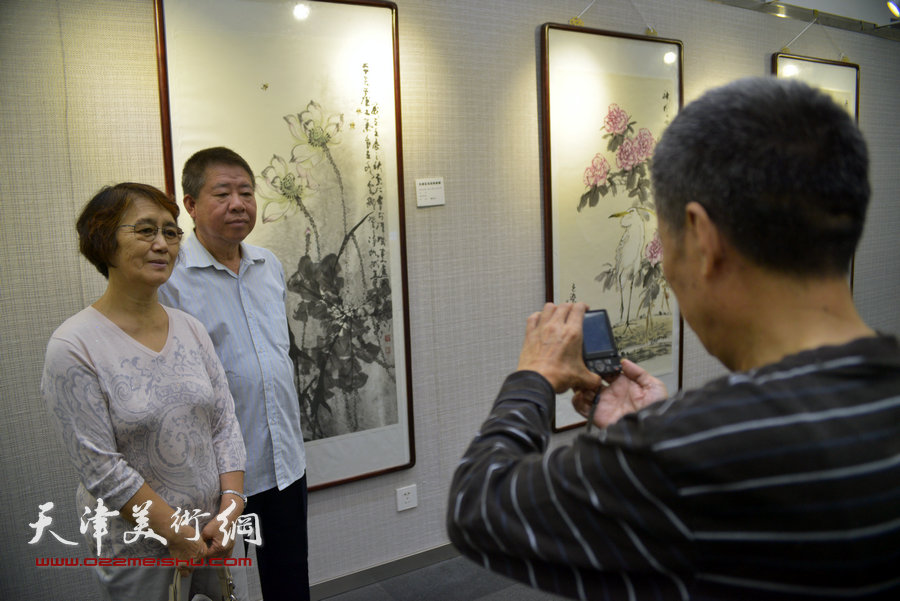 “贾、史、阮、郭”天津花鸟四家画展在天津图书馆举行，图为