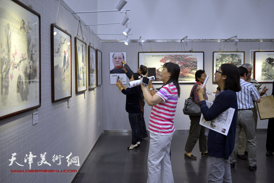 “贾、史、阮、郭”天津花鸟四家画展在天津图书馆举行，图为