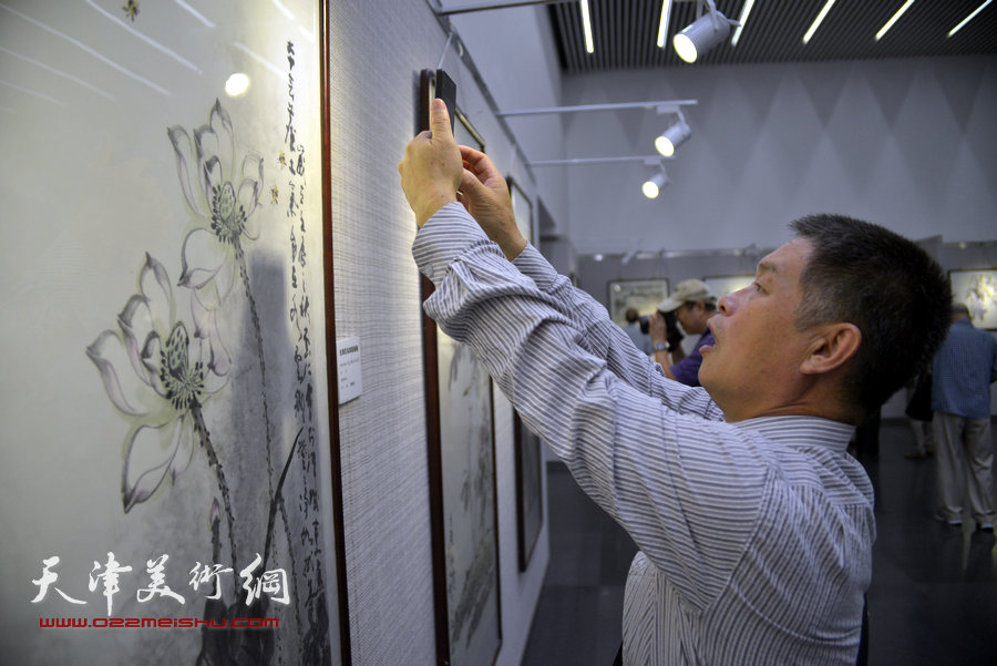 “贾、史、阮、郭”天津花鸟四家画展在天津图书馆举行，图为