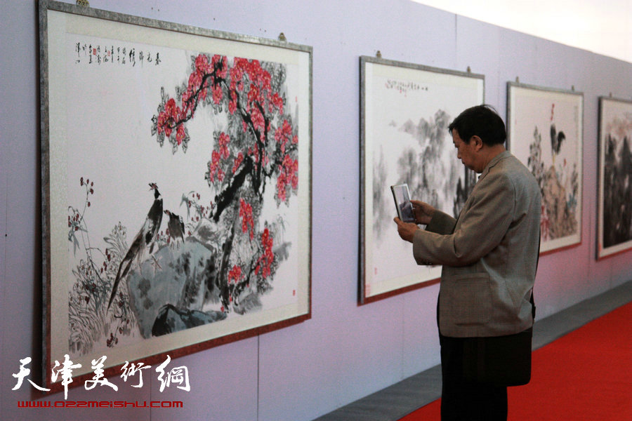 天津当代中国画名家合作巨制经典作品展亮相民博会