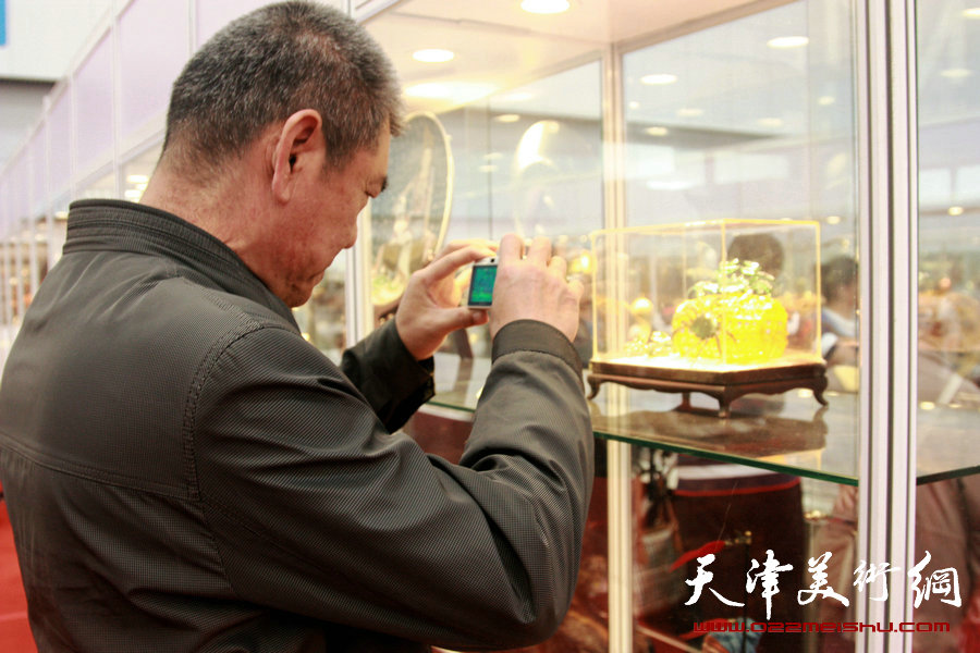 第四届中国国际民间艺博会暨第四届中华（天津）民间艺术精品博览会在天津梅江国际会展中心举行。