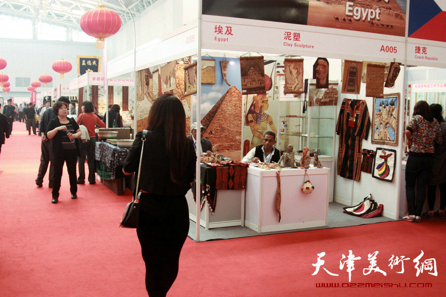 第四届中国国际民间艺博会暨第四届中华（天津）民间艺术精品博览会在天津梅江国际会展中心举行。