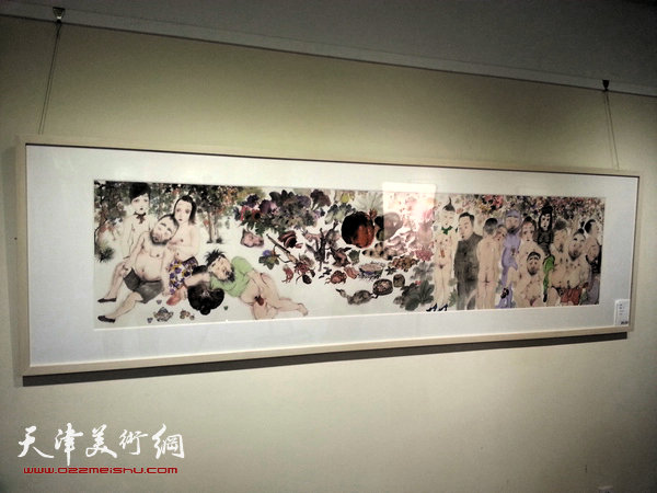 图为画展展出的李津作品。