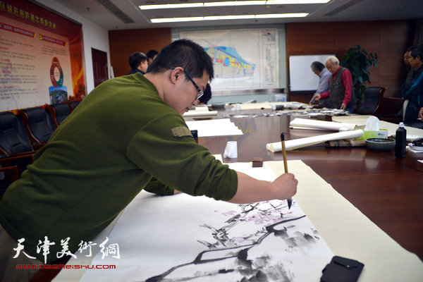 津门书画名家走进未来科技城，挥毫泼墨寄情高新区。