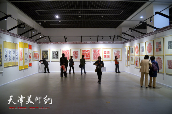 2014“西岸”剪纸艺术展现场。