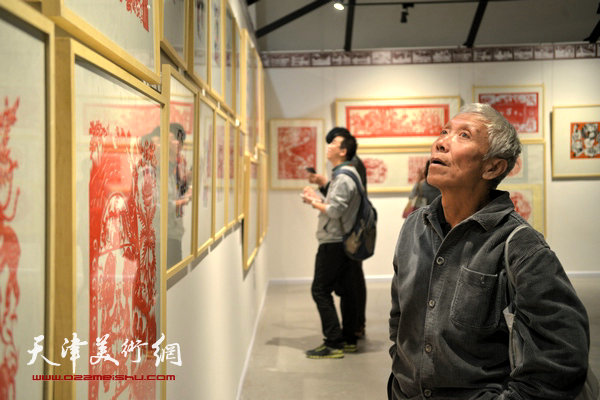 2014“西岸”剪纸艺术展现场。