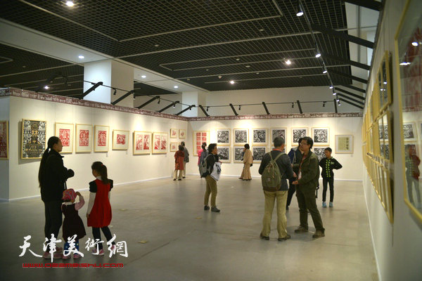 2014“西岸”剪纸艺术展现场。